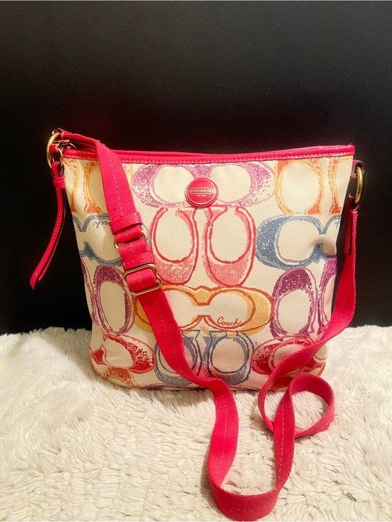 Coach Handbags - Vintage Coach Hampton Scribble C multicolor Signature Canvas Crossbody